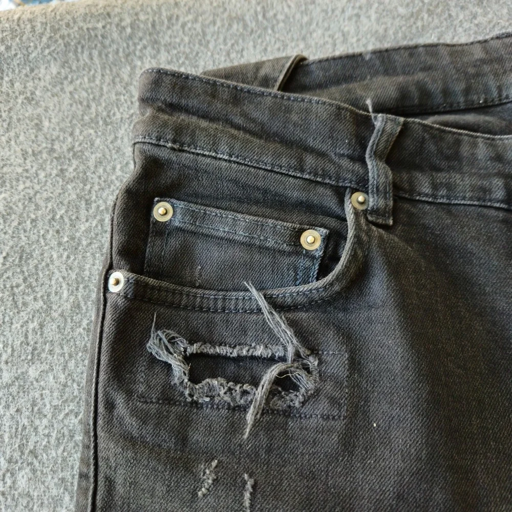 Ksubi Chitch Jeans 32 x 31 Black Distressed Slim Denim EUC Grunge Retail $195